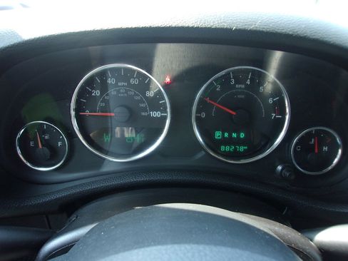 Used 2016 Jeep Wrangler Sport image 14