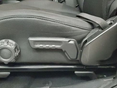 Used 2022 Jeep Wrangler Sport S image 19