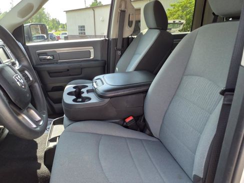 Used 2022 RAM 1500 Classic SLT image 5