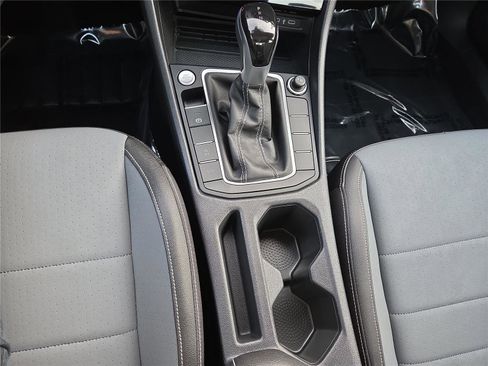 Used 2025 Volkswagen Jetta SE w/ Sunroof Package FWD image 21