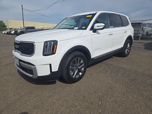 Certified 2024 Kia Telluride LX FWD image 4