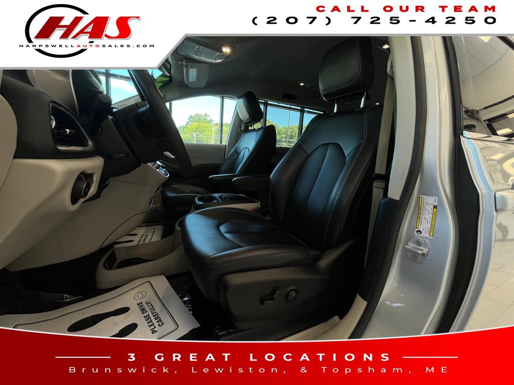 Used 2024 Chrysler Pacifica Touring-L FWD image 11