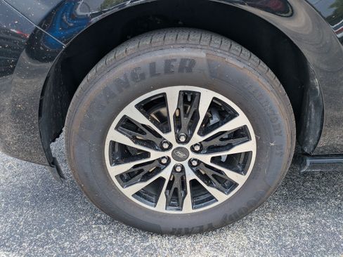 Used 2025 Ford Expedition Max Platinum AWD/4WD image 11