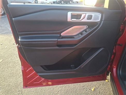 Used 2020 Ford Explorer Platinum w/ Premium Technology Package image 12