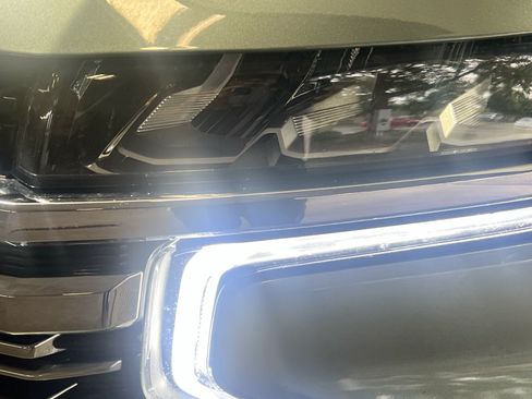 Used 2023 Chevrolet Suburban Premier AWD/4WD image 12