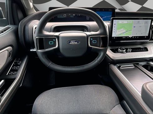 Used 2025 Ford Expedition Max Active RWD image 5