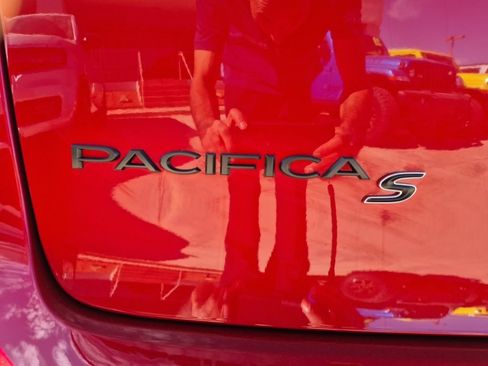 New 2025 Chrysler Pacifica Limited w/ Trailer Tow Group FWD image 51