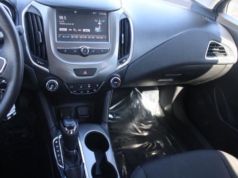 Used 2016 Chevrolet Cruze LT image 14