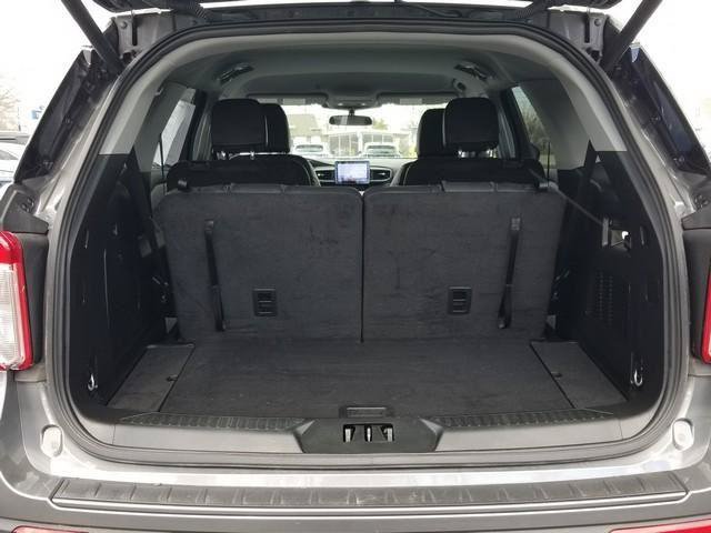 Used 2023 Ford Explorer XLT w/ Equipment Group 202A AWD/4WD image 5