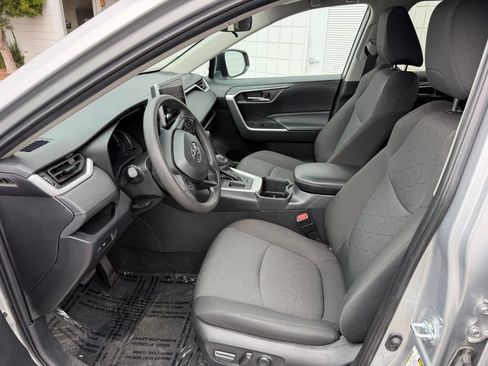 Used 2024 Toyota RAV4 XLE FWD image 16