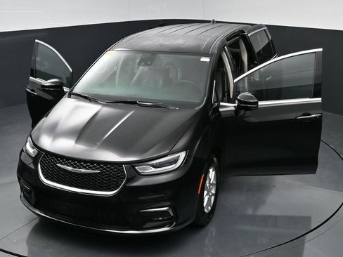 Used 2024 Chrysler Pacifica Touring-L FWD image 54