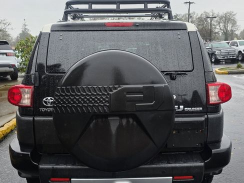 Used 2009 Toyota FJ Cruiser Sport Utility 2d image 9