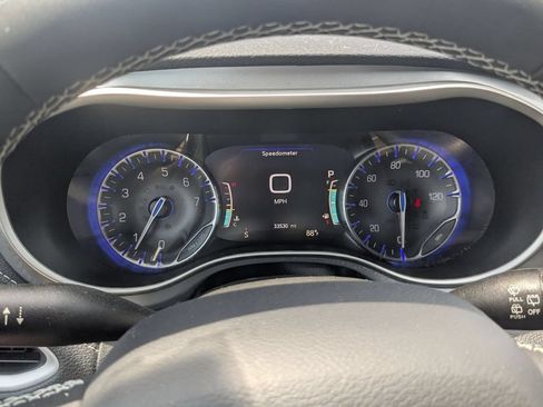 Used 2023 Chrysler Pacifica Touring-L w/ S Appearance Package AWD/4WD image 19