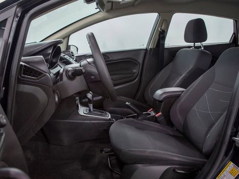 Used 2018 Ford Fiesta SE image 5