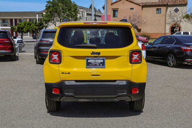 Used 2023 Jeep Renegade Latitude AWD/4WD image 5