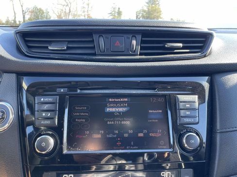 Used 2018 Nissan Rogue SV image 26