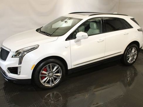 Certified 2024 Cadillac XT5 Sportv w/ Technology Package AWD/4WD image 2