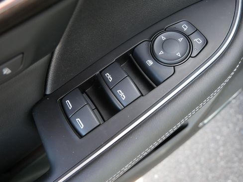 Used 2023 Buick Envision Avenir AWD/4WD image 23