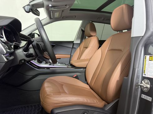 Used 2021 Audi Q8 Prestige w/ Prestige Package image 4