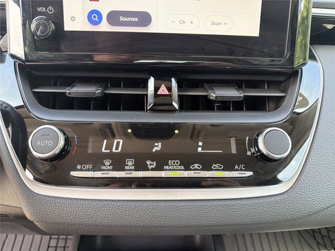 Used 2023 Toyota Corolla LE w/ Carpet Mat Package (TMS) FWD image 8