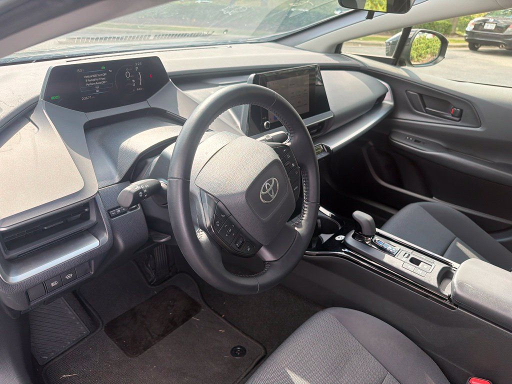 Used 2025 Toyota Prius LE AWD/4WD image 8