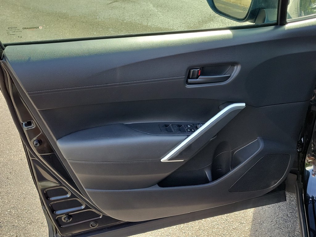 Used 2025 Toyota Corolla Cross LE w/ Moonroof Package FWD image 17
