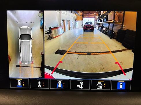 Used 2024 GMC Yukon AT4 w/ Technology Package AWD/4WD image 20