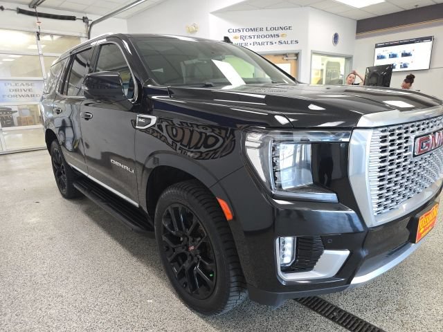 Used 2023 GMC Yukon Denali AWD/4WD image 3
