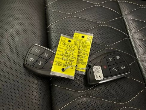 Used 2023 Buick Envision Avenir image 52