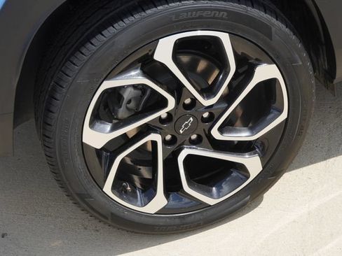 Used 2024 Chevrolet Trax RS w/ Sunroof Package FWD image 12