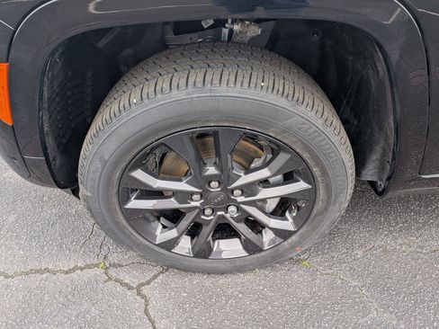 New 2026 Jeep Grand Cherokee L Limited image 9