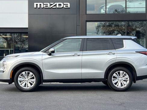 New 2025 Mitsubishi Outlander ES image 8