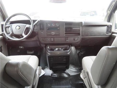 Used 2015 Chevrolet Express 3500 image 21