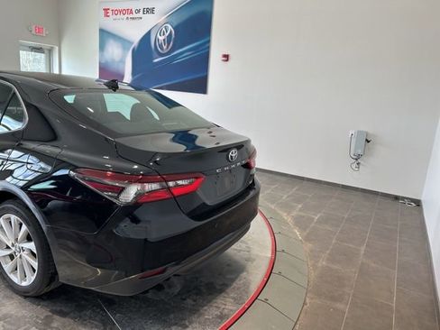 Used 2021 Toyota Camry LE FWD image 5