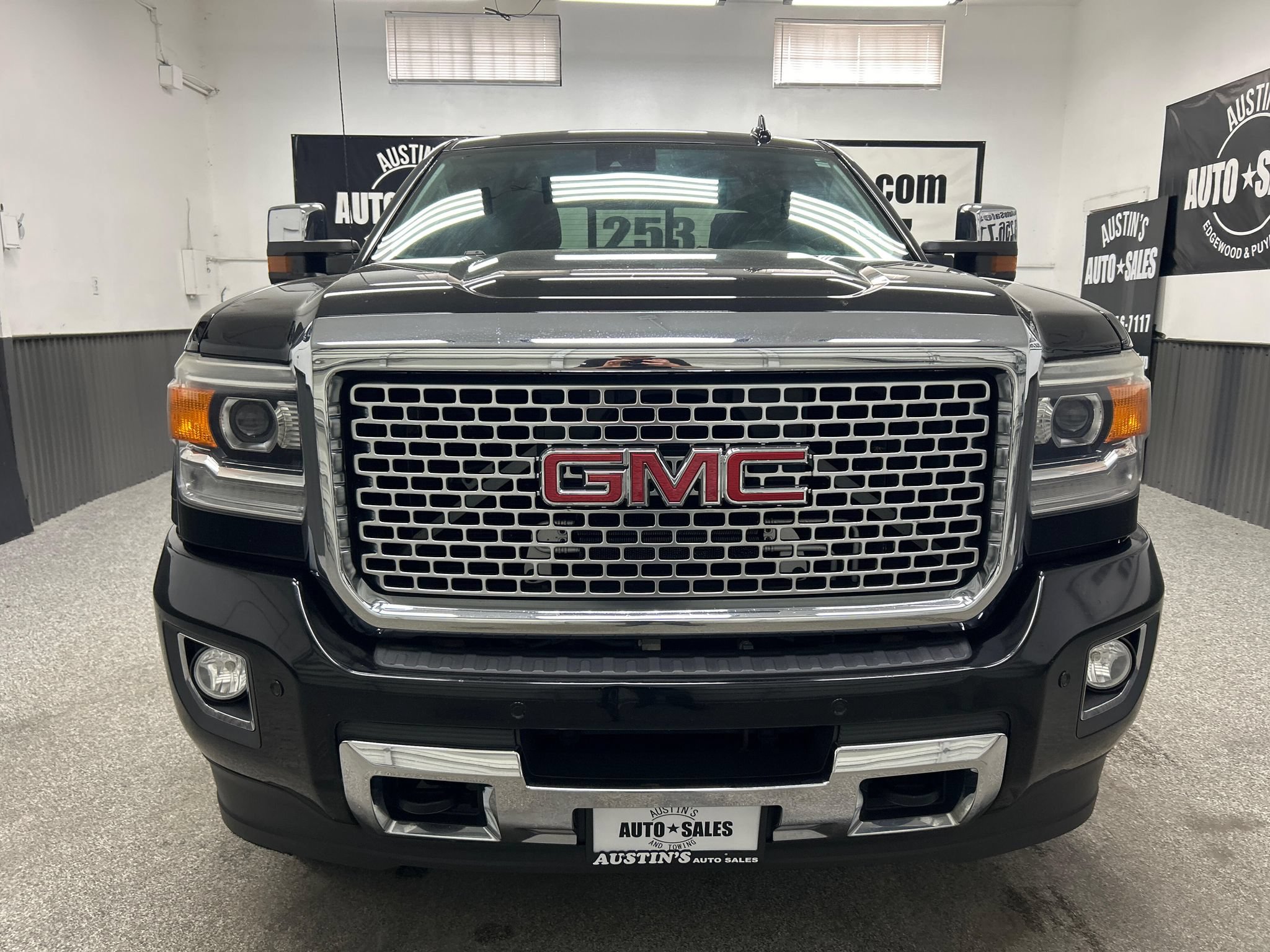 Used 2015 GMC Sierra 3500 Denali w/ Driver Alert Package AWD/4WD image 2