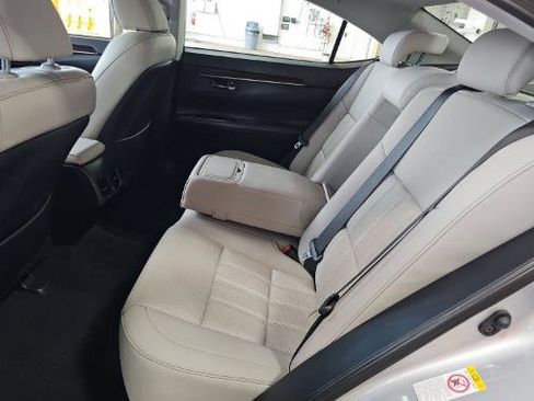 Used 2017 Lexus ES 350 w/ Luxury Package FWD image 6