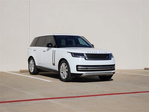 Used 2023 Land Rover Range Rover SE image 3