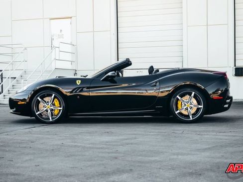 Used 2014 Ferrari California RWD image 51