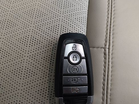 Used 2021 Ford Explorer Platinum w/ Equipment Group 601A AWD/4WD image 32