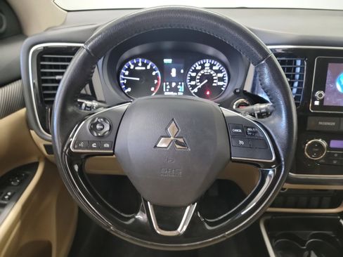 Used 2018 Mitsubishi Outlander ES AWD/4WD image 17