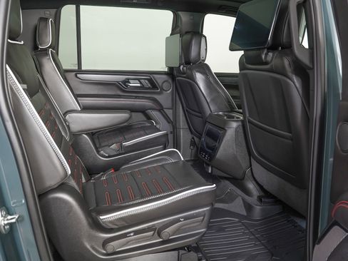 Used 2026 GMC Yukon XL AT4 Ultimate w/ LPO, Illumination Package AWD/4WD image 11