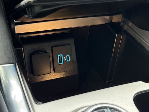 Used 2022 Ford Explorer XLT w/ Equipment Group 202A image 42