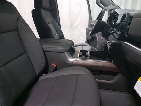 New 2026 GMC Sierra 2500 SLT w/ SLT Premium Package image 10