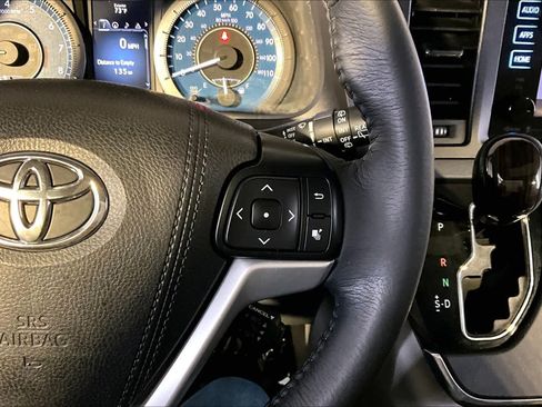 Used 2017 Toyota Sienna XLE w/ XLE Navigation Package AWD/4WD image 25