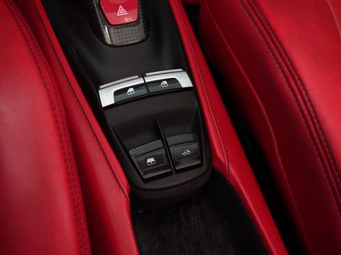 Used 2019 Ferrari 488 Spider RWD image 17