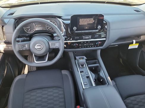 New 2025 Nissan Pathfinder SV w/ SV Premium Package image 10