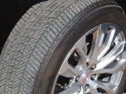 Used 2024 GMC Yukon Denali w/ Advanced Technology Package image 14