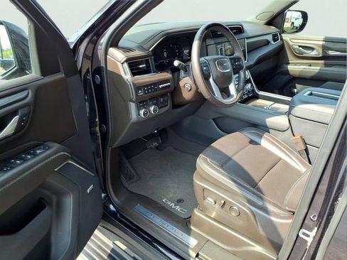 Used 2024 GMC Yukon XL Denali w/ Denali Reserve Package AWD/4WD image 10