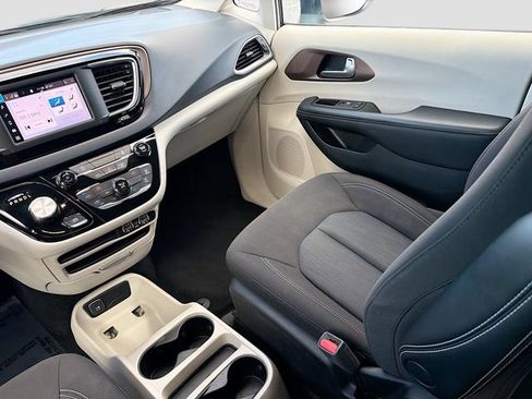 Used 2023 Chrysler Voyager LX FWD image 23