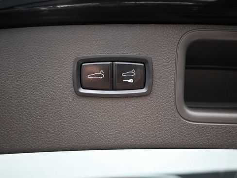 Used 2018 Porsche Macan AWD/4WD image 28